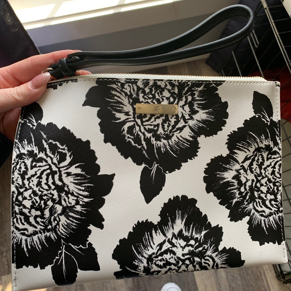 BNWOT New York & Co floral wristlet!
